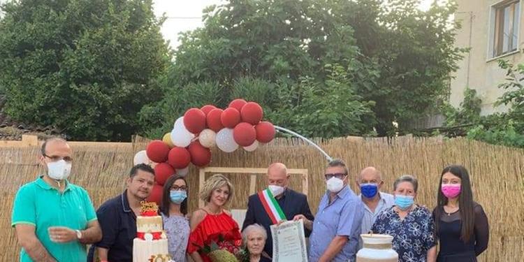 Sassano festeggia i cento anni di nonna Francesca Ferro