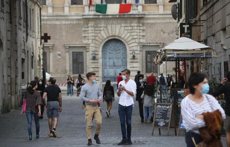 Covid, in Italia Rt stabile. Cala l’incidenza ma preoccupa la variante Delta