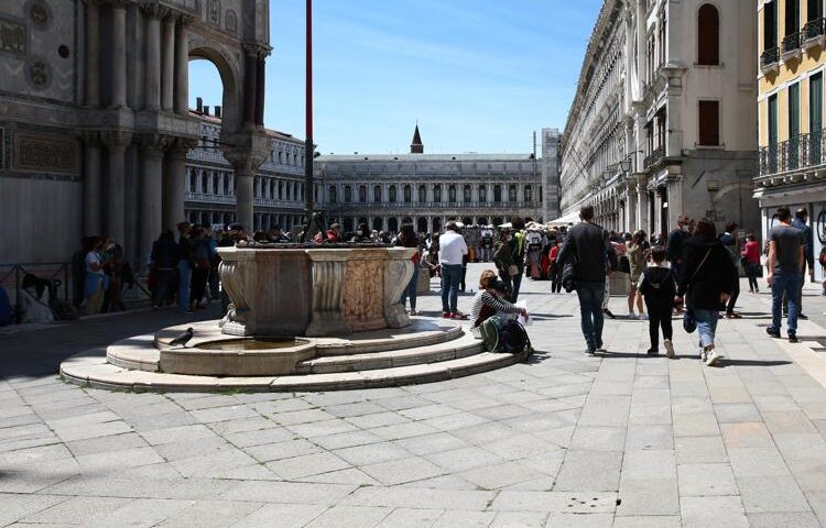 Da domani saranno 7 le regioni in zona bianca, altre 6 dal 14 giugno