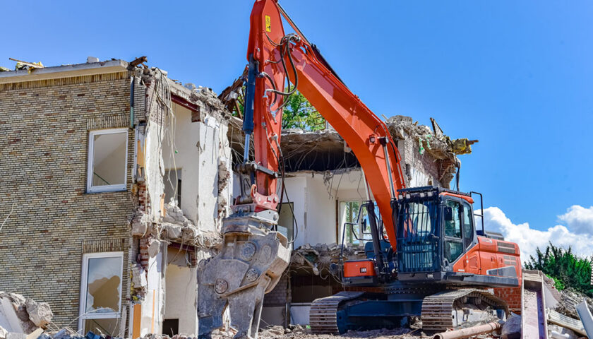 Legambiente: in Campania abbattute manco il 20% delle case raggiunte da ordinanze di demolizione