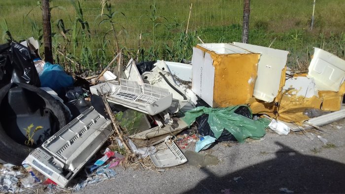 Salerno, scoperta discarica abusiva a Ostaglio