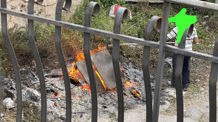 A Pellezzano deiezioni canine, rifiuti e incendi: cittadini sanzionati