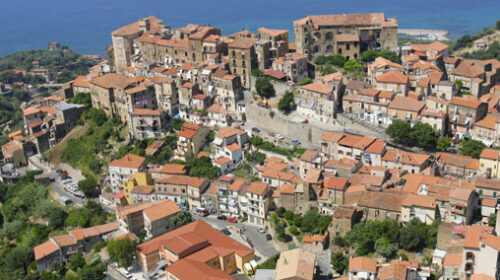 Pisciotta, annullata ordinanza di demolizione per 20 unità di amovibili