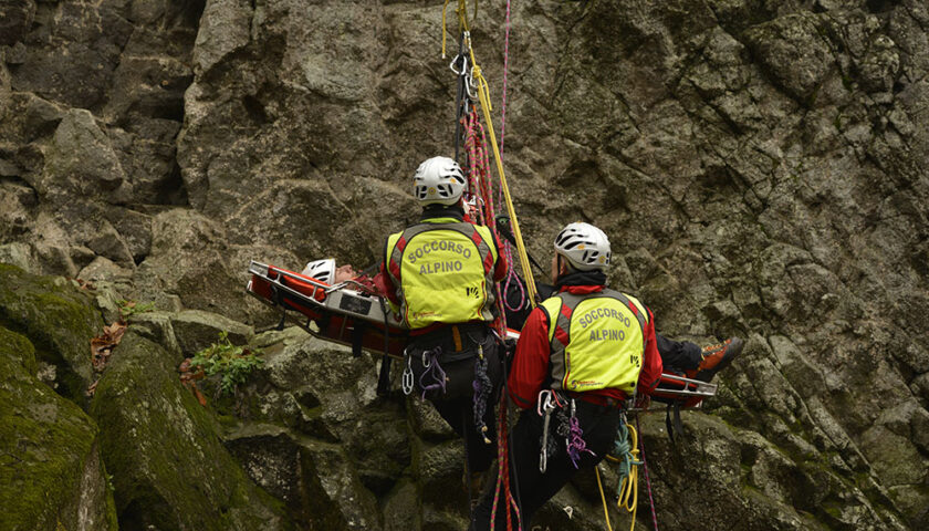 Escursionista cade sul sentiero in Costiera amalfitana, salvata turista milanese