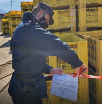 Smaltimento rifiuti pericolosi a Buccino: scatta il sequestro, sigilli anche al piazzale