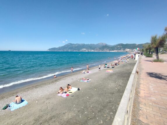 Spiagge, il Codacons al prefetto di Salerno: i lidi rispettino il diritto di andare al mare