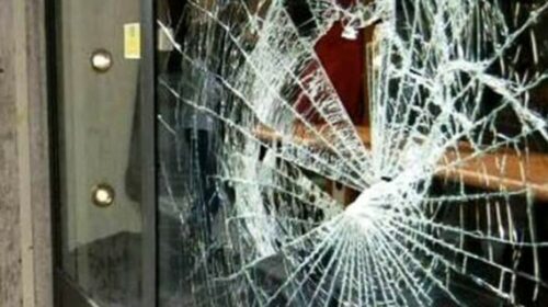 Salerno, spaccano il vetro e rubano 350 euro in una pizzeria di Torrione