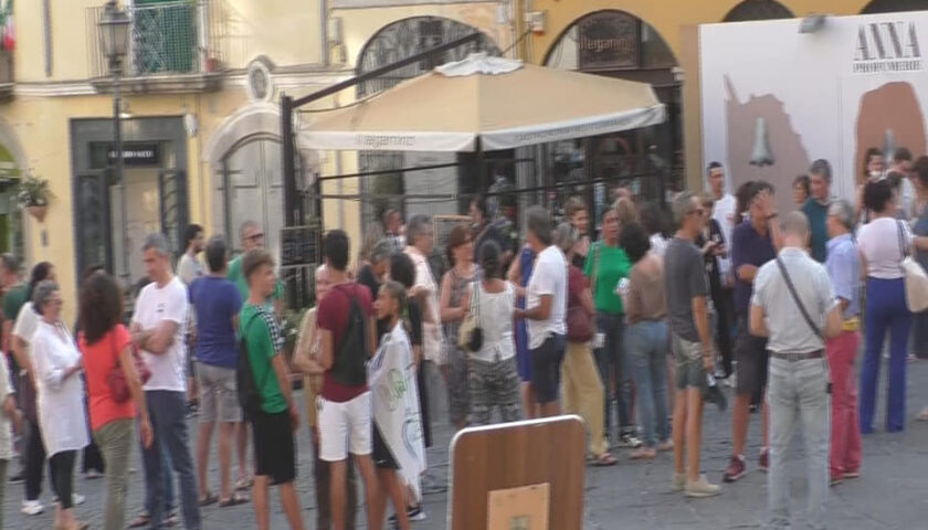 Salerno, mercoledì ristoratori e baristi in piazza contro il Green Pass