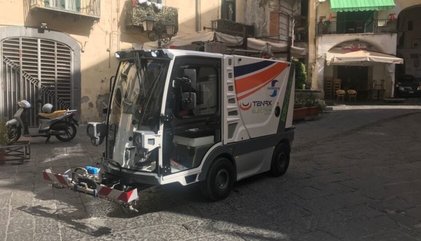 PRESENTATA MINI LAVASTRADE PER IL CENTRO STORICO DI SALERNO