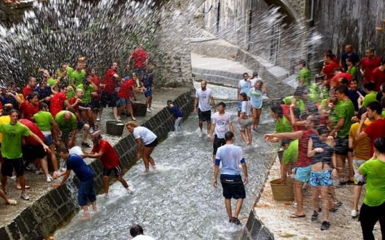 Contagi in aumento a Campagna, annullata la Chiena