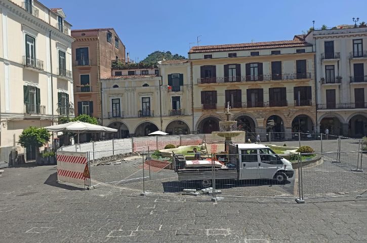 A CAVA DE’ TIRRENI LAVORI DI RESTYLING IN CORSO AL CENTRO