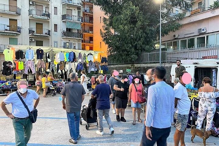 Pagani, tanti cittadini al mercato domenicale serale. Pietrofesa: “Operatori soddisfatti”