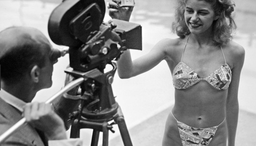 Il 5 luglio 1946 a Parigi debutta il costume da bagno due pezzi: il bikini