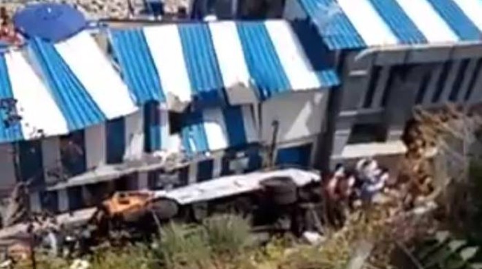Capri, minibus nel vuoto: 19 feriti, morto l’autista
