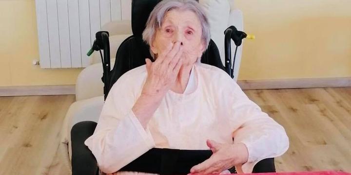 Sestina l’ostetrica di Giffoni sei Casali festeggia 102 anni