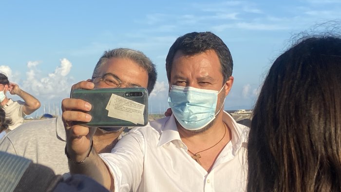 Salvini da Salerno risponde a De Luca: “Mi farò il vaccino e gli manderò la dedica”