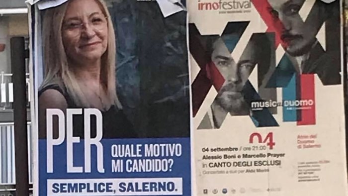 Salerno, manifesti abusivi. Elisabetta Barone: “Chiedo scusa pubblicamente, pagherò la multa”