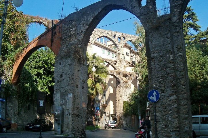 Salerno, rischio crollo pezzi di marmo dal Ponte dei Diavoli