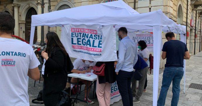 Referendum sull’Eutanasia Legale, i Socialisti in piazza a Salerno per la raccolta delle firme