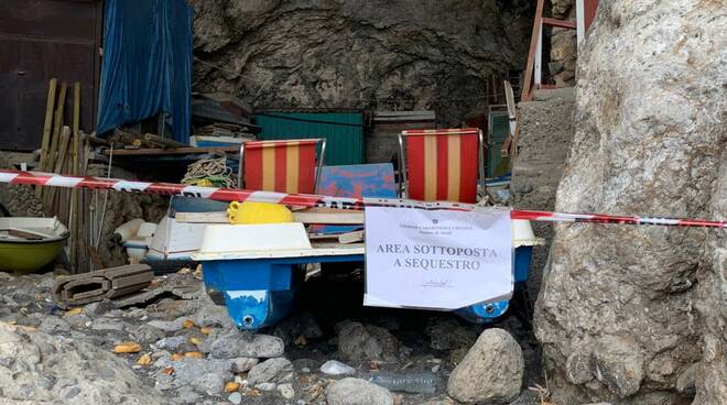 Maxi sequestro di una discarica nella grotta di Santa Croce ad Amalfi