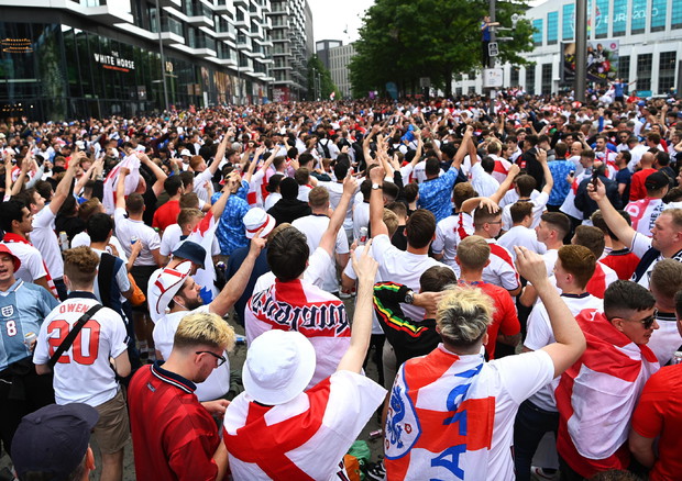 Allarme scienziati, “a Wembley rischio bomba covid”