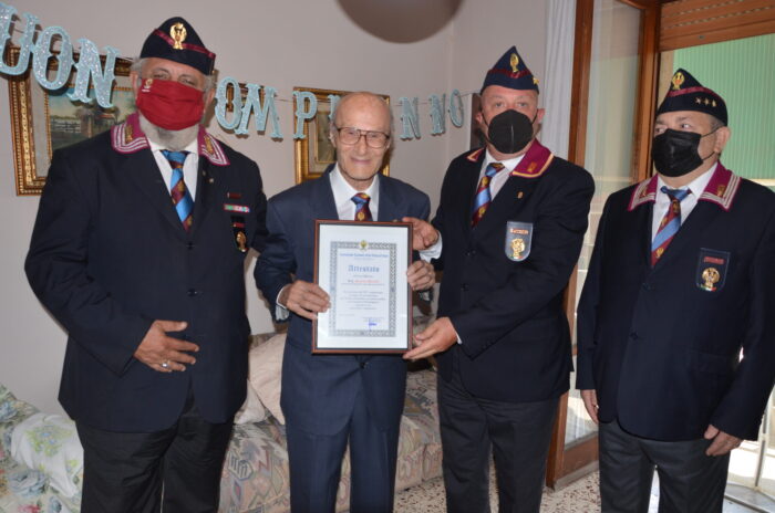 Polizia di Salerno festeggia 100 anni di poliziotto