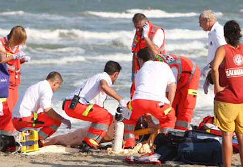 CASTELLABATE, TRAGEDIA A MARE A SAN MARCO: MUORE GIOVANE TURISTA TRAVOLTO DALLE ONDE