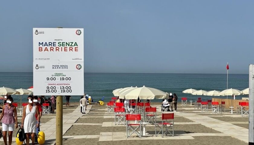 Furto dal lido mare senza barriere a Paestum, ritrovati alcuni lettini