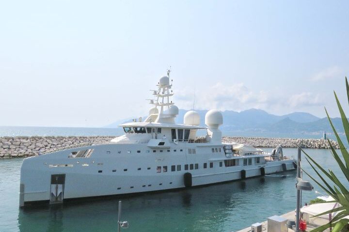 La flotta dell’Emiro Padre del Qatar ospite a Marina d’Arechi di Salerno