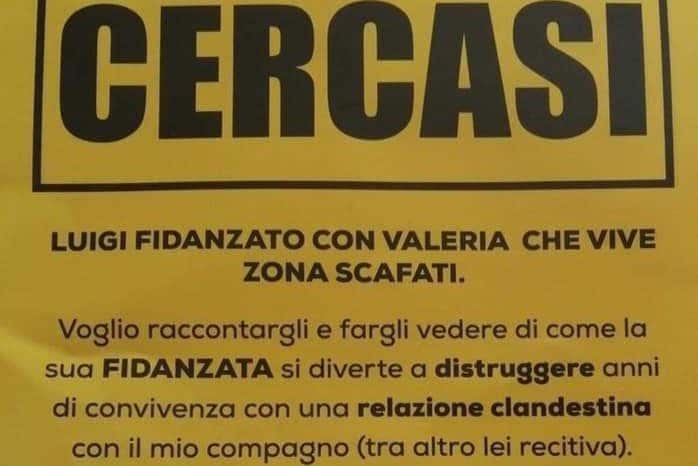 Scafati, ragazza tradita cerca l’amante del compagno con manifesti disseminati per tutta la città