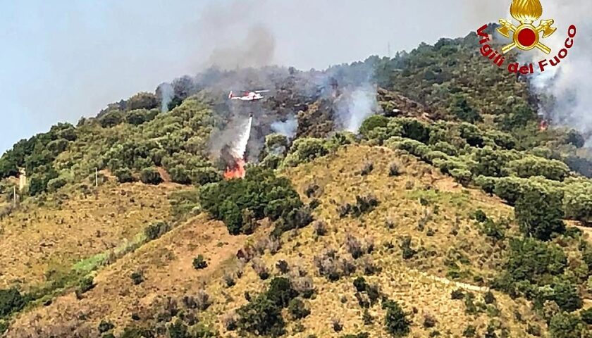 Cilento in fiamme ad Ascea e nell’Arco Naturale di Palinuro: fiamme domate dopo ore