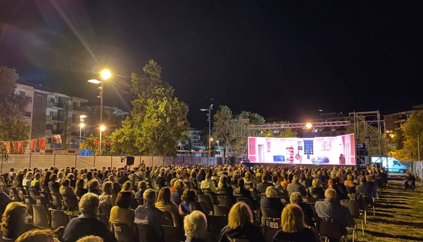 Teatro Arbostella, bagno di folla per la due giorni all’Arena Parco Mercatello