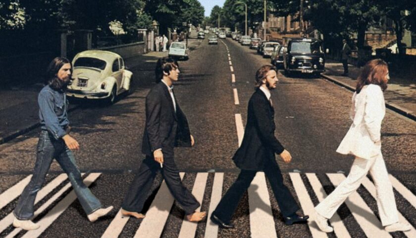 L’8 agosto di 52 anni fa i Beatles scattano la foto leggendaria sulle strisce ad Abbey Road