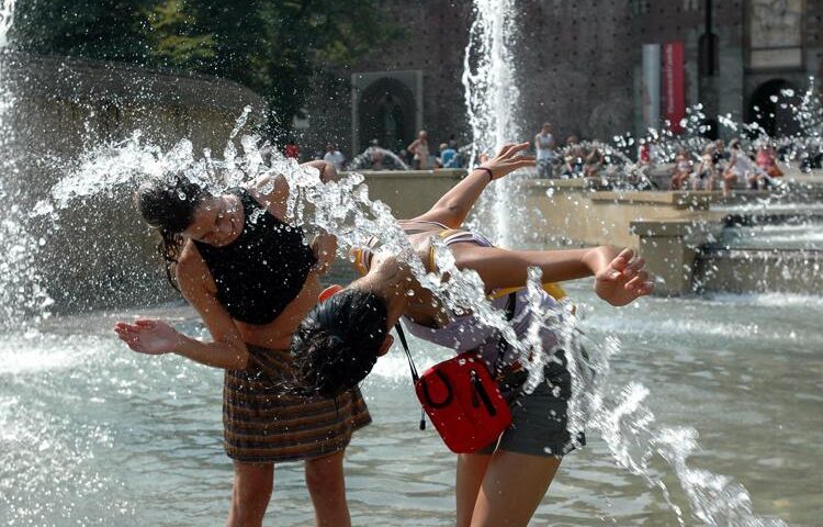 Caldo, oggi e domani 10 città da bollino rosso