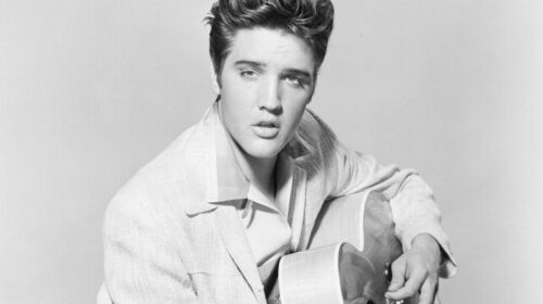 Il 16 agosto 1977 muore a Memphis Elvis Presley Il 16 agosto 1977 muore a Memphis Elvis Presley