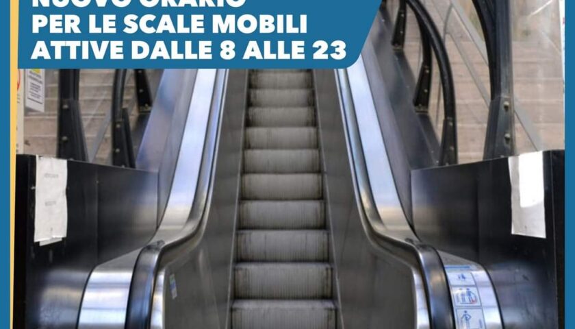 Via Monti a Salerno, scale mobili attive fino alé 23