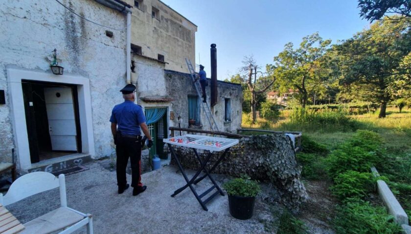 Furto di gasolio dai pullman della Sita, nei guai coppia di Tramonti