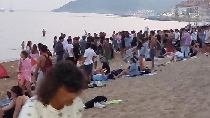 Castellabate, l’ira del sindaco dopo i bivacchi in spiaggia