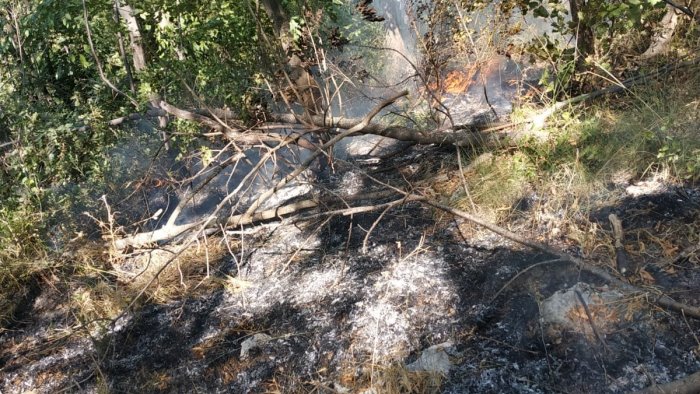 Cava de’ Tirreni, principio d’incendio a Monte Caruso spento da volontari e residenti