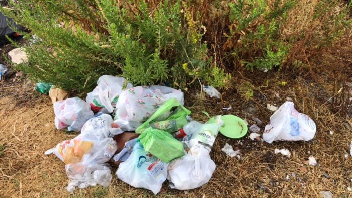 Ancora 90 kg di rifiuti raccolti in spiaggia in via Allende