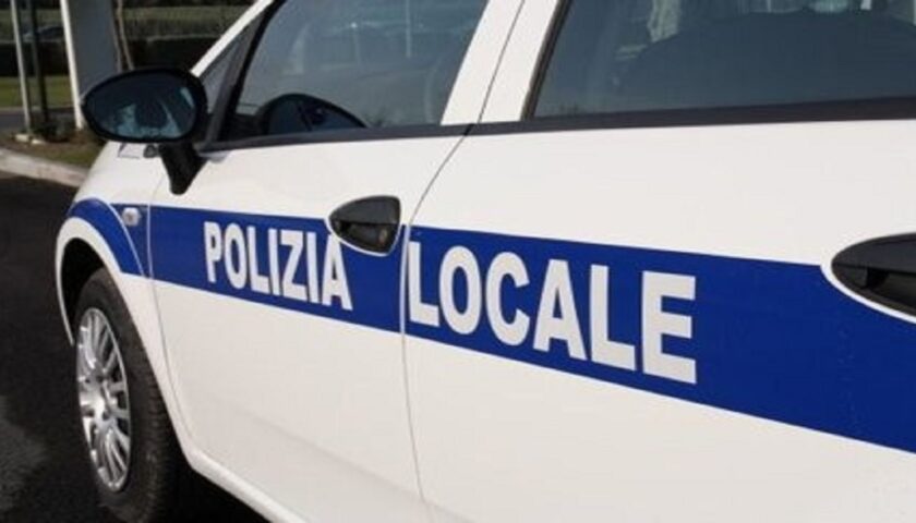 Vuole il sussidio e aggredisce capo della polizia locale a Nocera Inferiore