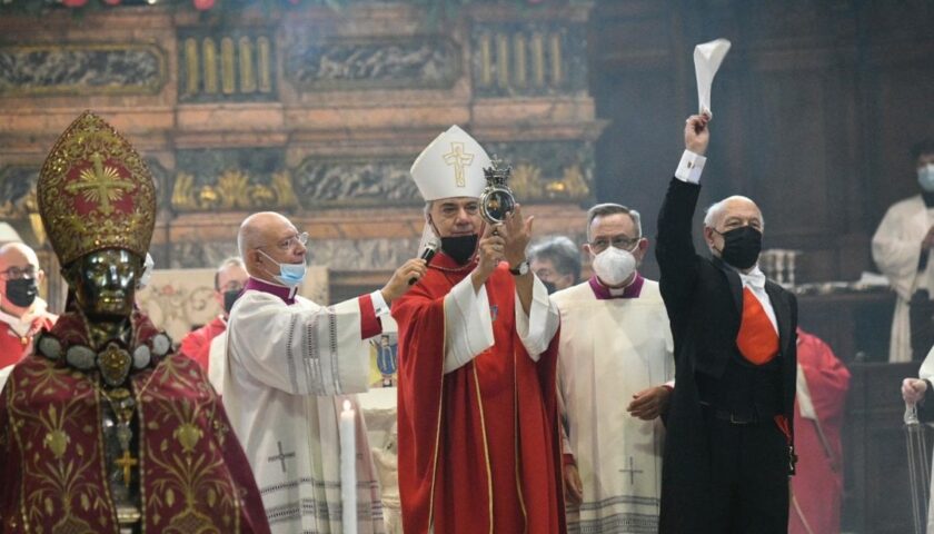 San Gennaro, si ripete il miracolo del sangue