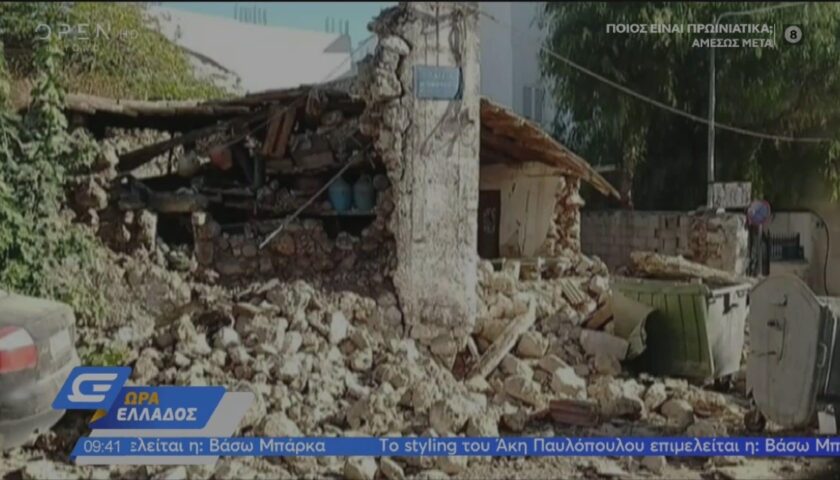 Terremoto in Grecia, danni e crolli. Centinaia di persone in strada