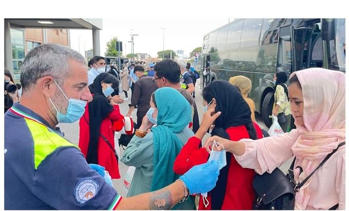 Profughi afghani, altri 112 arrivati a Covid Residence di Napoli