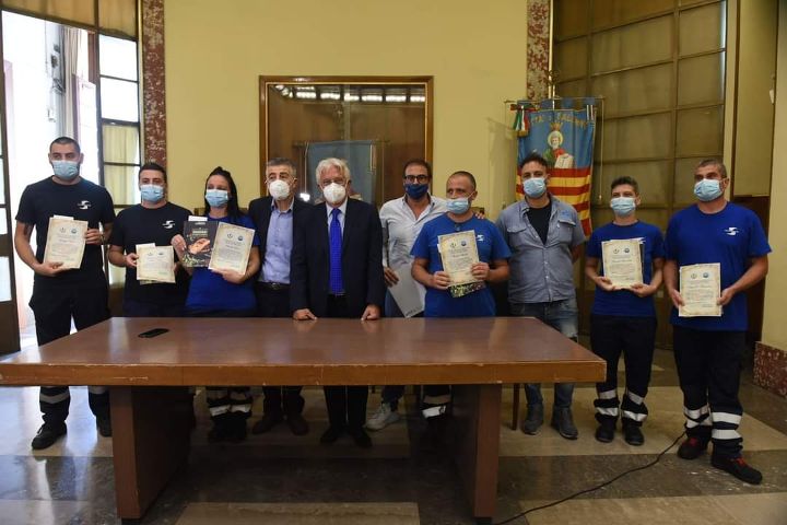 Premiati i lavoratori di Salerno Pulita. Il sindaco: un dovere ringraziarli