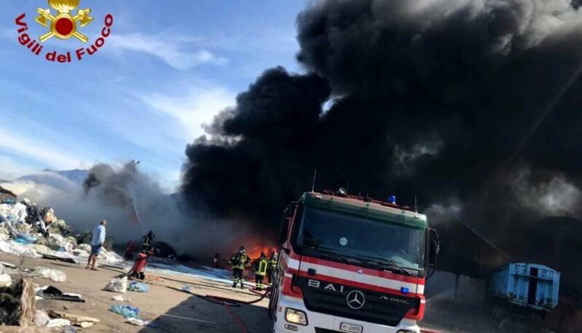 Fiamme ad Albanella: ordinanza del sindaco a tutela della salute pubblica