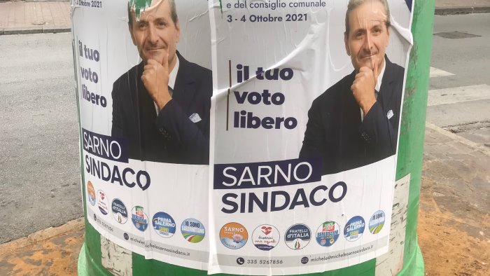 Manifesti abusivi a Salerno, i giovanindem: *L’avvocato Sarno chieda scusa”