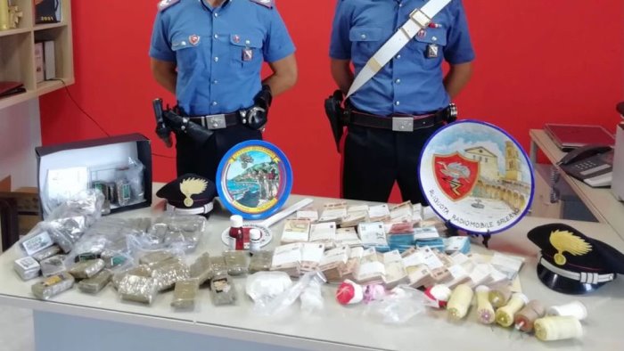 Salerno, chili di droga ed esplosivi: arrestati due fratelli a Pastena