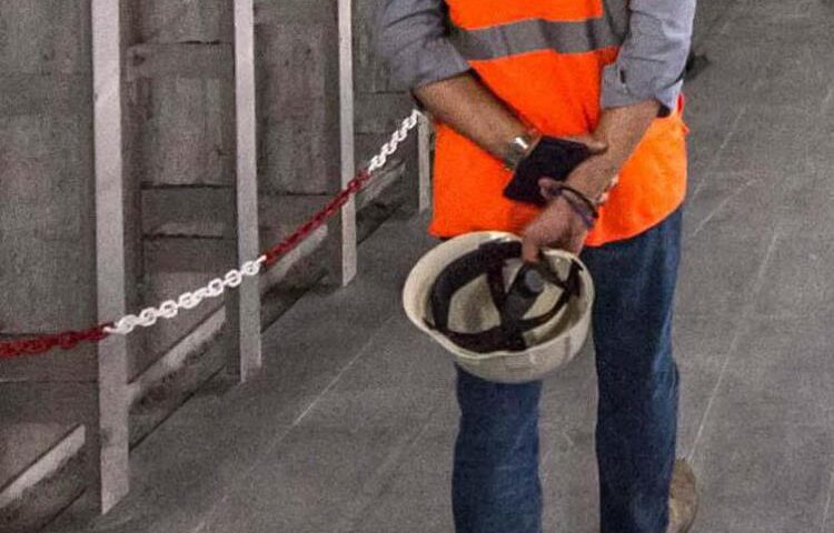 Pontecagnano, incidente sul lavoro: operaio di Giffoni Valle Piana cade da impalcatura e finisce al Ruggi