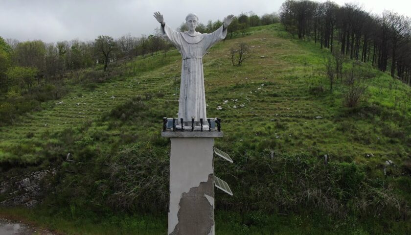 BRACIGLIANO, SABATO CI SARA’ LA BENEDIZIONE DELLA RESTAURATA STATUA DI SAN FRANCESCO CHE FU DETURPATA